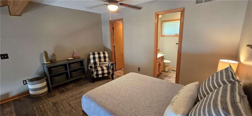 REDUCED! Lake of the Ozarks: Updated top floor condo at the 10mm - photo 9