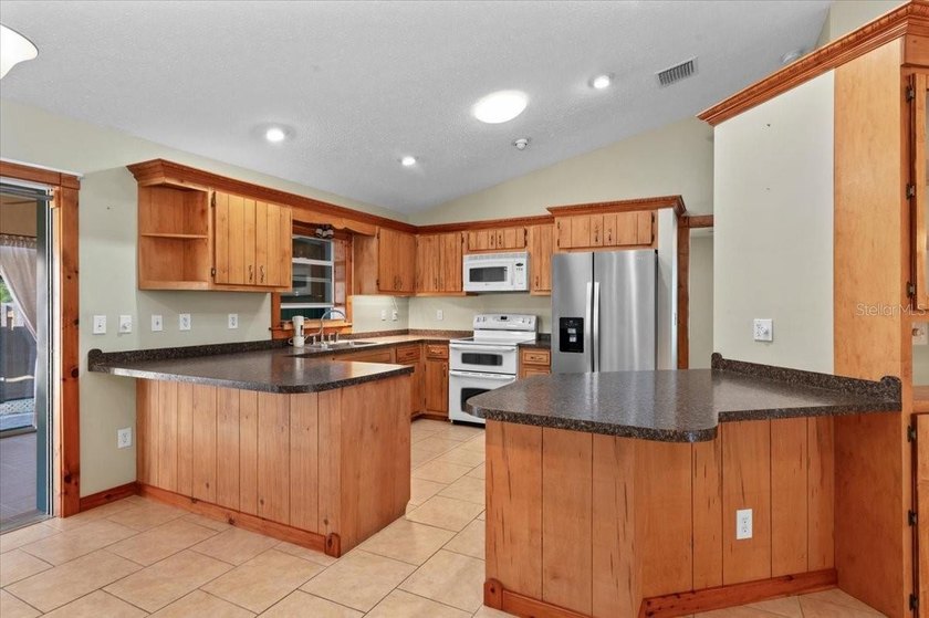 BACK ON THE MARKET! BUYER'S FINANCING FELL THROUGH. PINECRAFT - photo 11