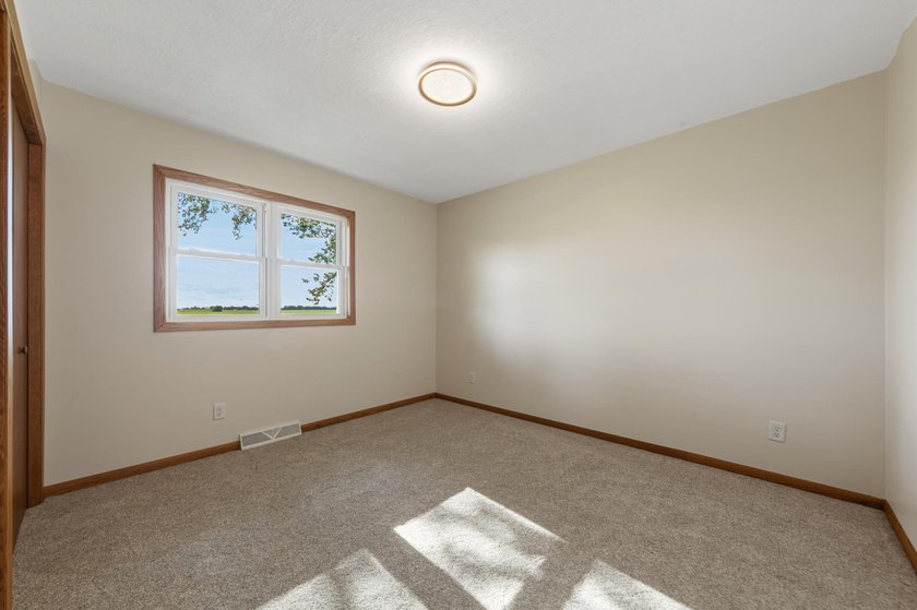 Looking for a move in ready home? This updated split level is - photo 18