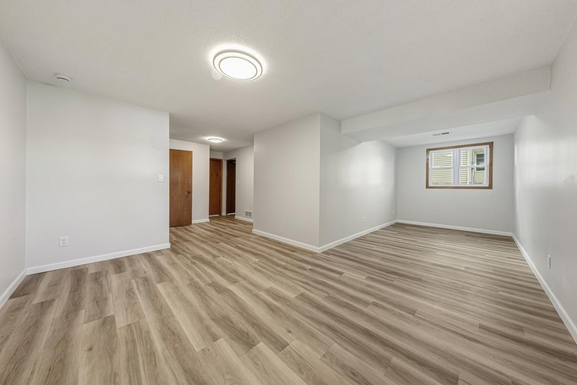 Looking for a move in ready home? This updated split level is - photo 23