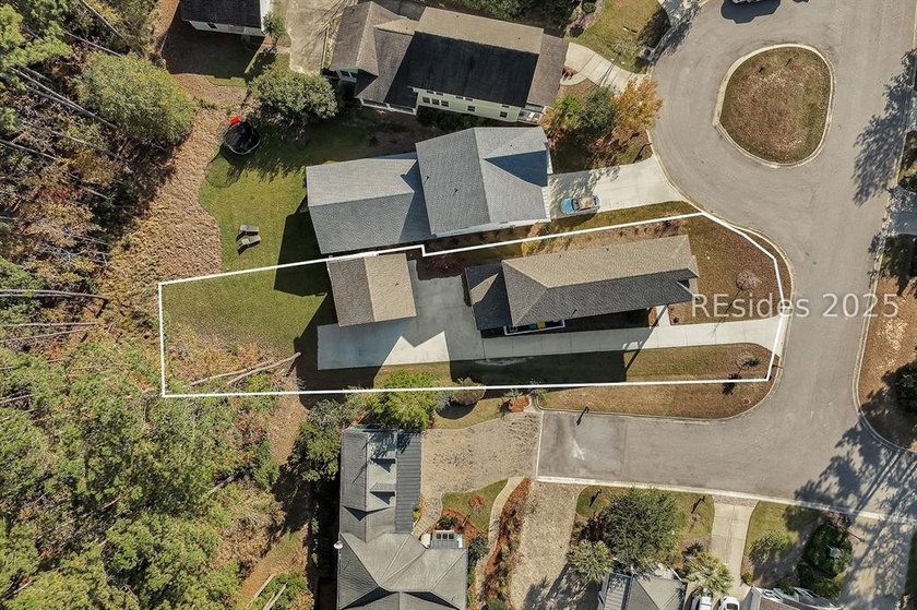 Welcome to this stunning custom-built home in Hampton Lake - photo 53