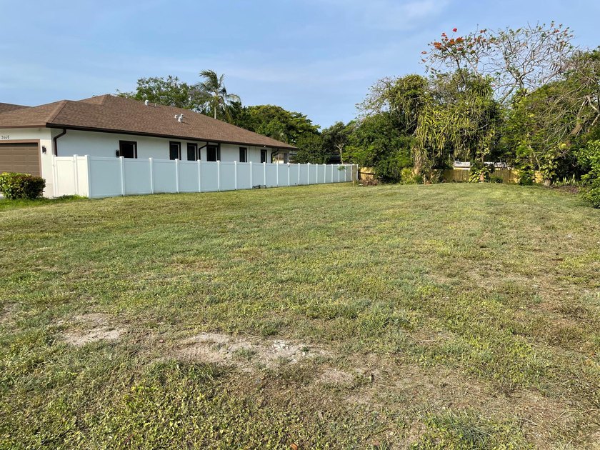 LARGE CITY LOT IN A GREAT LOCATION, NEW HOUSE NEXT TO THE LOT - photo 7