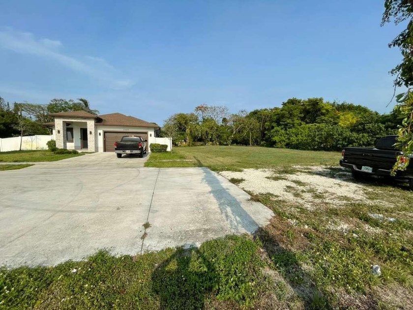 LARGE CITY LOT IN A GREAT LOCATION, NEW HOUSE NEXT TO THE LOT - photo 9