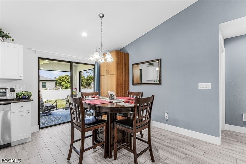 Impeccably maintained 3-bedroom, 2-bath home with a 2-car garage - photo 8