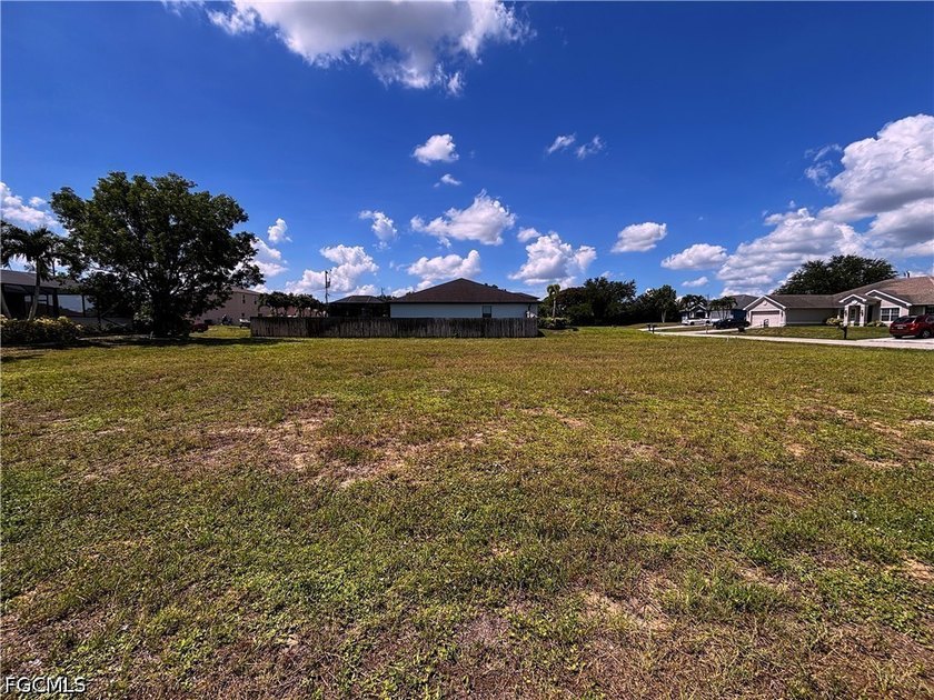 **Stunning Corner Lot for Sale** Discover the perfect - photo 3