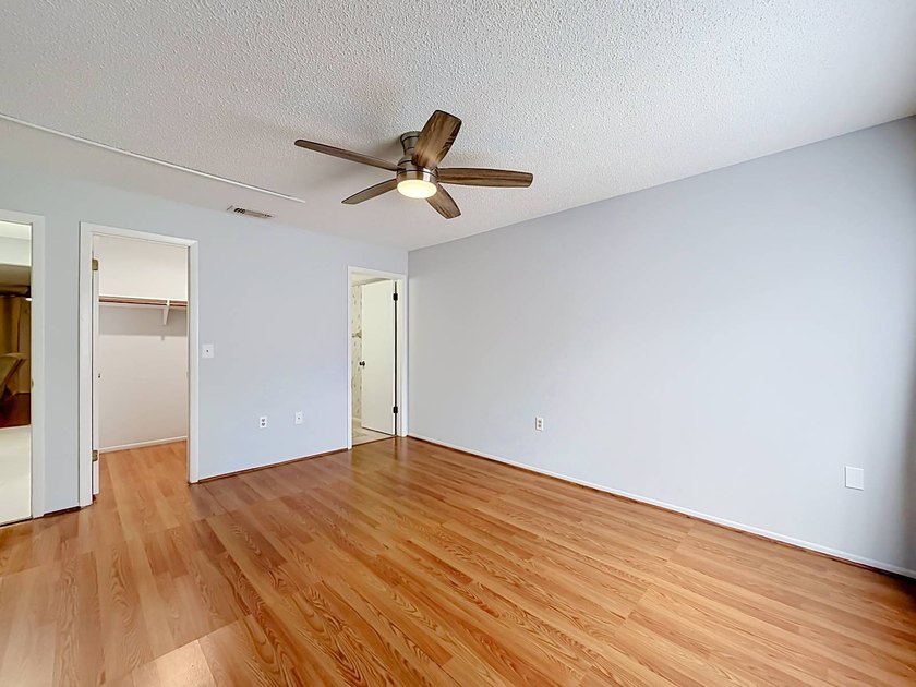 Newly renovated, ground-floor 2 bed, 2 bath condo, 1,144 sq ft - photo 13