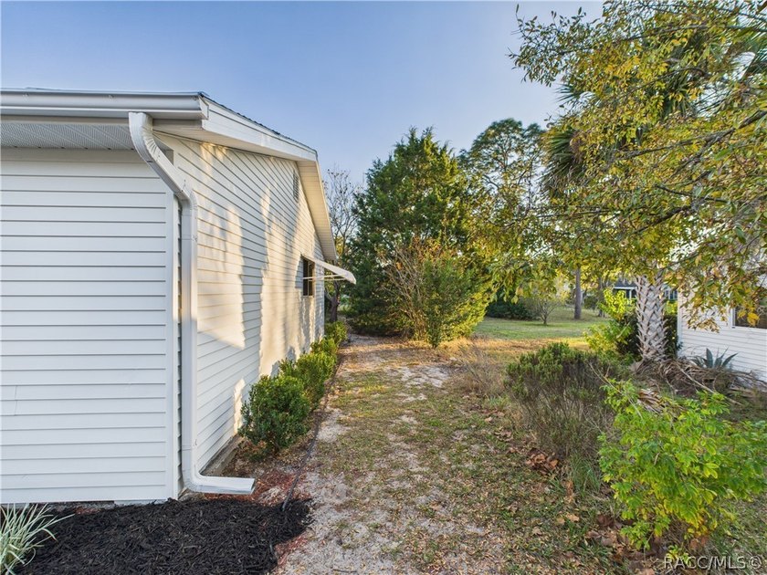 This charming 2-bedroom, 2-bath, 1-car garage home in Palm Cay - photo 18