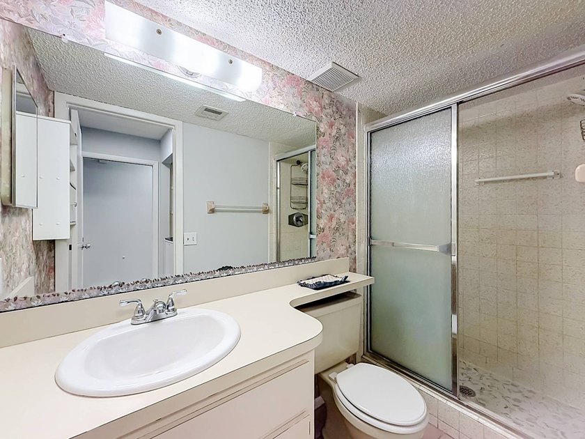 Newly renovated, ground-floor 2 bed, 2 bath condo, 1,144 sq ft - photo 21
