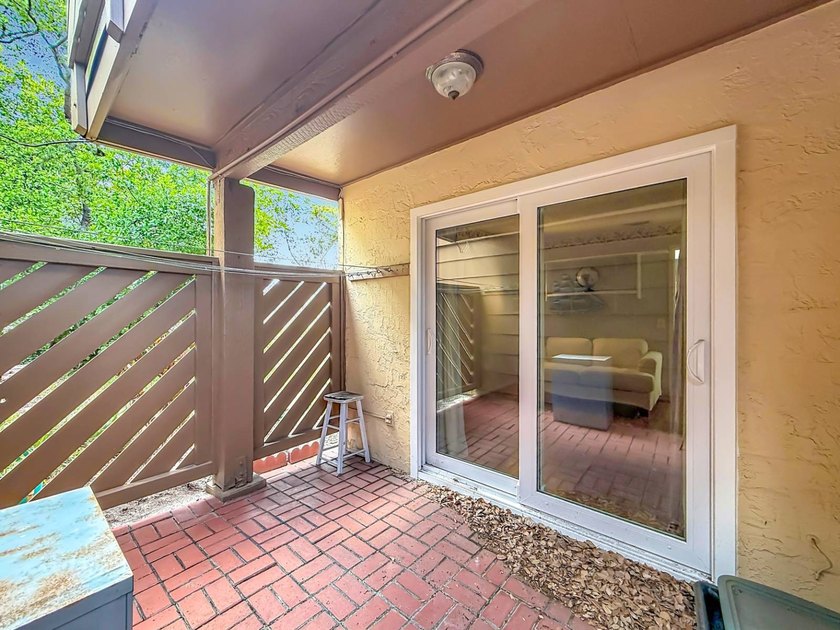 Newly renovated, ground-floor 2 bed, 2 bath condo, 1,144 sq ft - photo 25