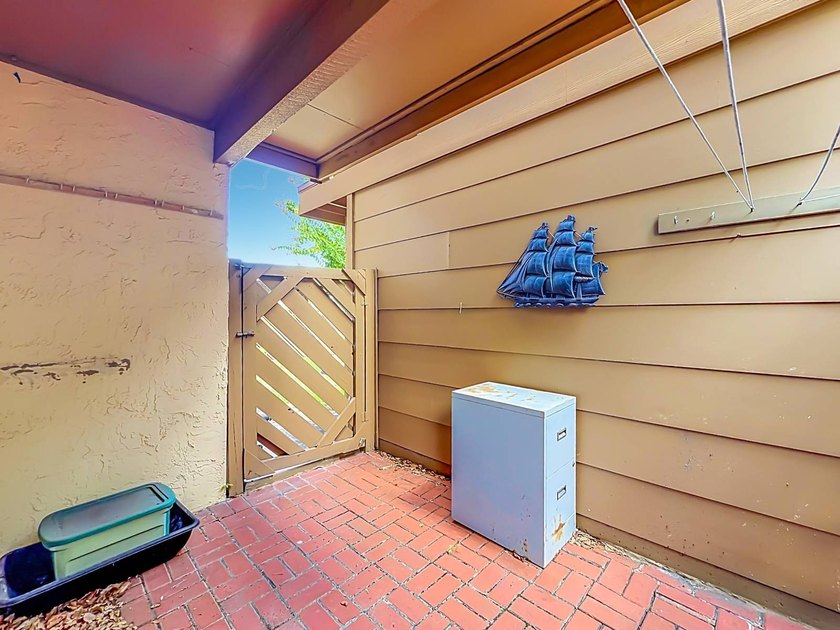 Newly renovated, ground-floor 2 bed, 2 bath condo, 1,144 sq ft - photo 26