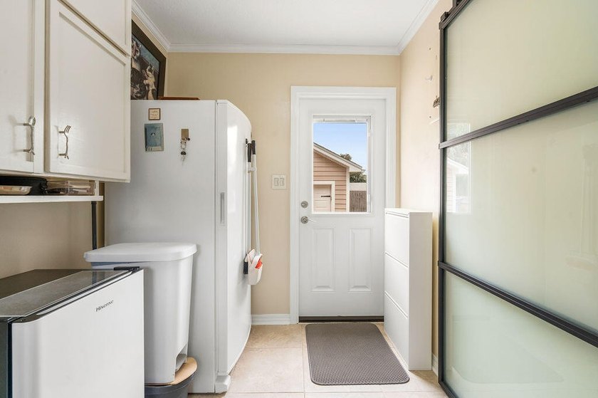 Remarks: Meticulously maintained home with original owners! This - photo 33