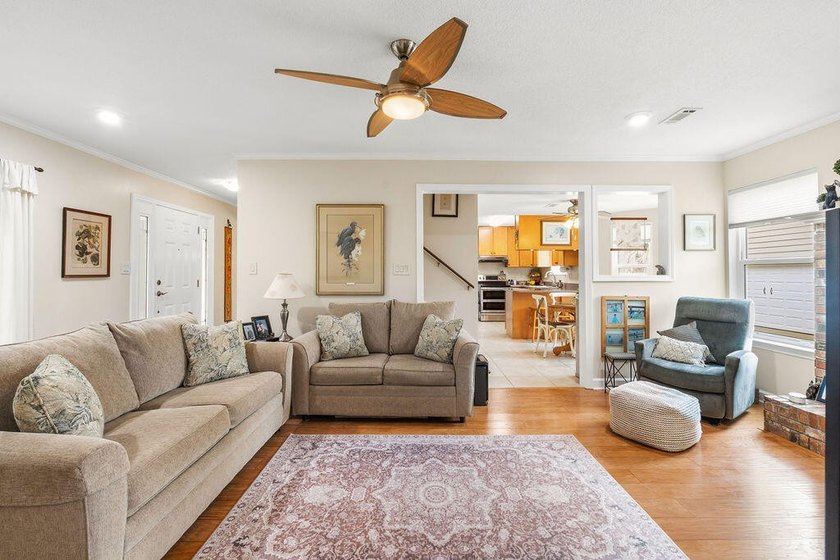 Remarks: Meticulously maintained home with original owners! This - photo 38