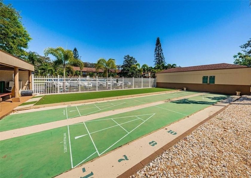 Newly renovated, ground-floor 2 bed, 2 bath condo, 1,144 sq ft - photo 42