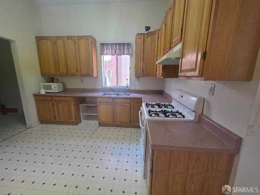 Welcome to 1428 6th Ave, Oakland, CA - a charming opportunity in - photo 8