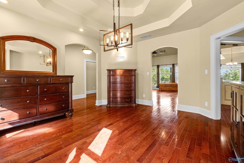 Welcome to exceptional waterfront living! This beautiful home - photo 12