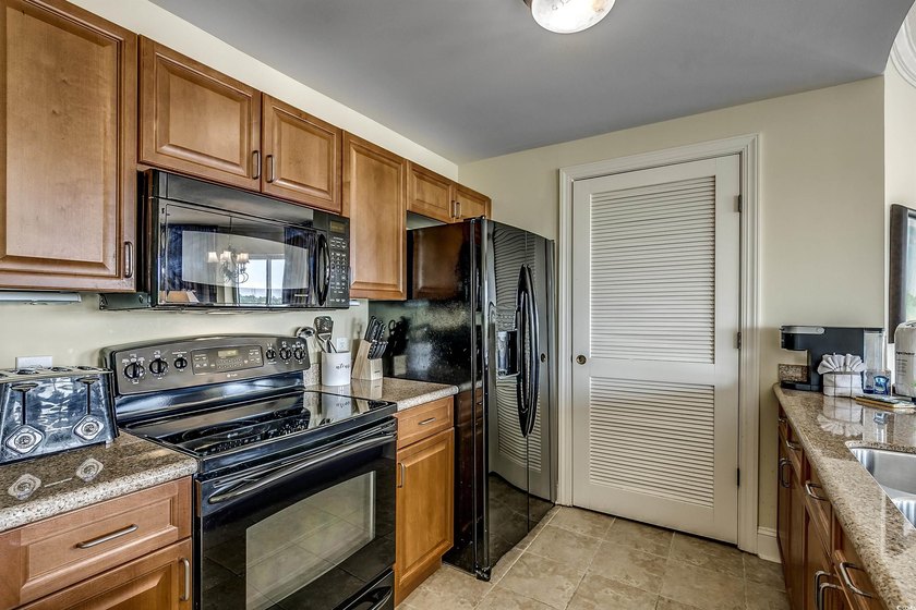 Rare opportunity to own this luxury 2BR/2BA villa in Building 5 - photo 3