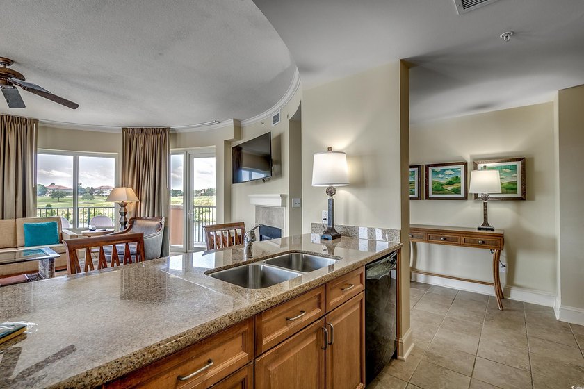 Rare opportunity to own this luxury 2BR/2BA villa in Building 5 - photo 4