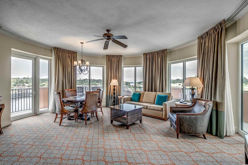 Rare opportunity to own this luxury 2BR/2BA villa in Building 5 - photo 5