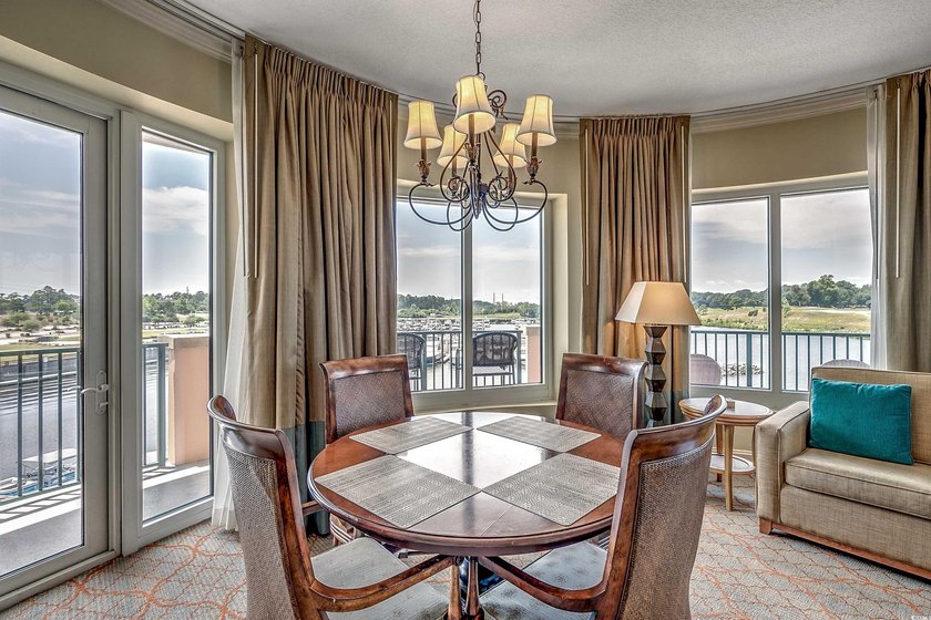 Rare opportunity to own this luxury 2BR/2BA villa in Building 5 - photo 7