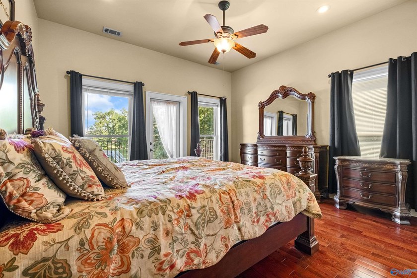 Welcome to exceptional waterfront living! This beautiful home - photo 17