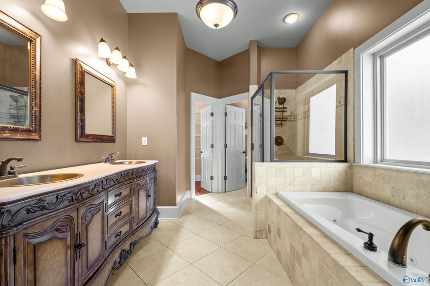 Welcome to exceptional waterfront living! This beautiful home - photo 22