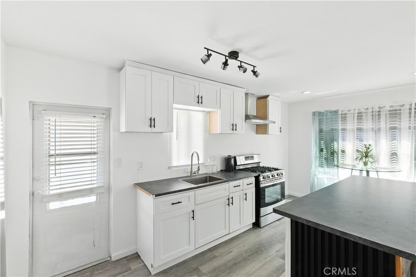 OPEN HOUSE SATURDAY 6/13 12PM TO 3PM Enjoy a hassle-free move - photo 5