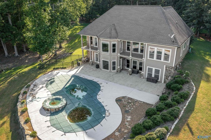 Welcome to exceptional waterfront living! This beautiful home - photo 50