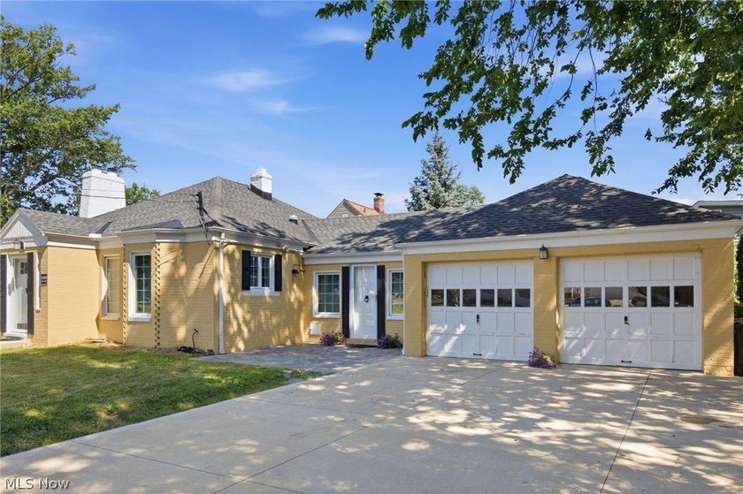 A wonderful Bay Village lifestyle awaits in this move-in ready - photo 2