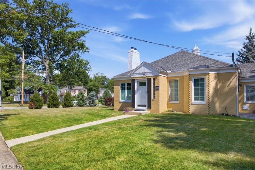 A wonderful Bay Village lifestyle awaits in this move-in ready - photo 3