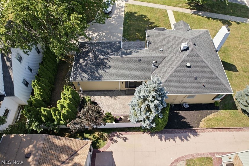 A wonderful Bay Village lifestyle awaits in this move-in ready - photo 5