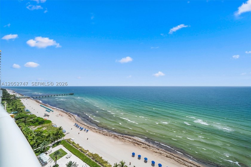 A beautifully renovated residence at the prestigious Turnberry - photo 46