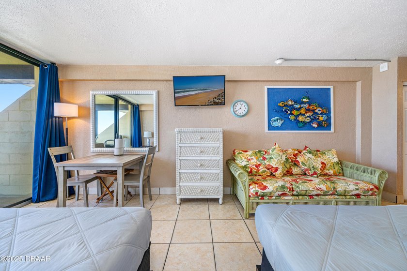 Oceanfront Perfection at the Iconic Hawaiian Inn Beach Resort - photo 6