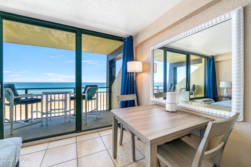 Oceanfront Perfection at the Iconic Hawaiian Inn Beach Resort - photo 7