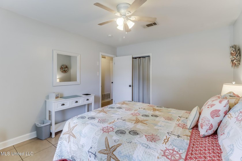This 1,255 SqFt brick home is ideally located just off Cowan - photo 16