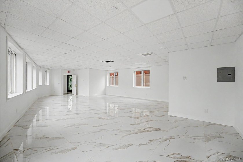 Newly renovated 2026!! Two-Family Property with Community - photo 19