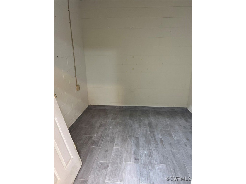 OWNER FINANCING !Commercial/industrial building with lots of - photo 22