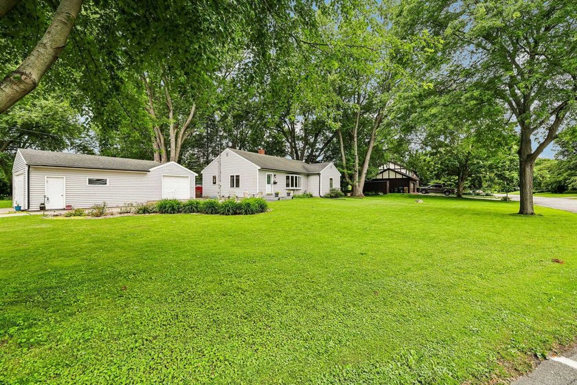 Enjoy a private feel on a spacious lot with this wonderful - photo 7