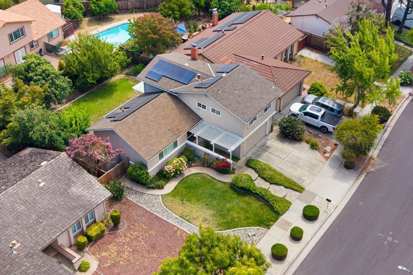 Welcome to 1284 Montmorency Drive, a stunning Cambrian gem - photo 47