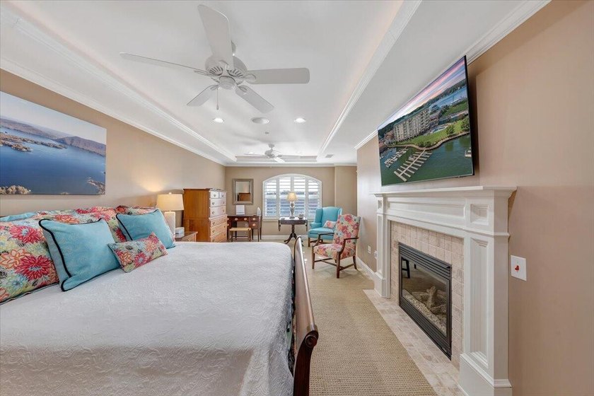 Discover lakeside luxury living with no maintenance with this - photo 21