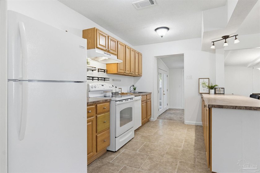 Unique and spacious 3 bedroom, 1.5 bathroom home in Pensacola - photo 22