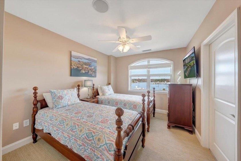 Discover lakeside luxury living with no maintenance with this - photo 31