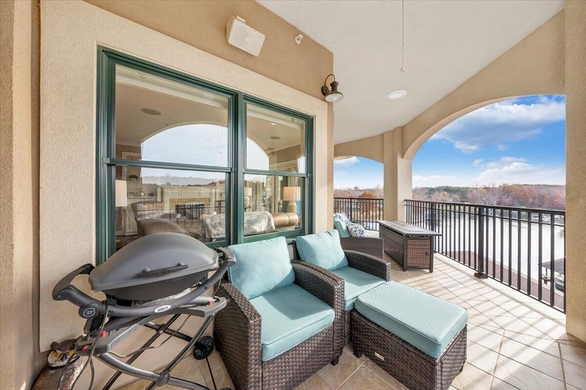Discover lakeside luxury living with no maintenance with this - photo 39
