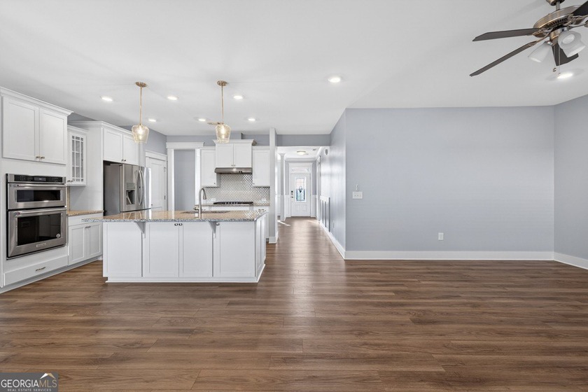 Welcome to Manchester Drive, where classic Craftsman charm meets - photo 11