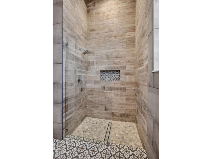 GOLF MEMBERSHIP! Custom 4 BR/4 BA home with newly built second - photo 34