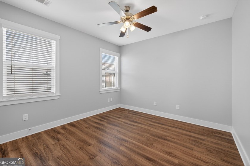 Welcome to Manchester Drive, where classic Craftsman charm meets - photo 36