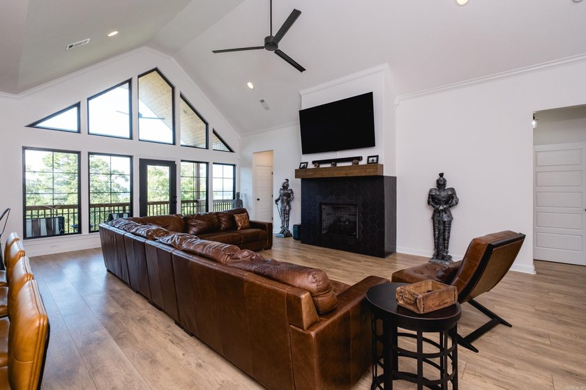 Stunning property on almost 1 acre with views of the Arkansas - photo 10