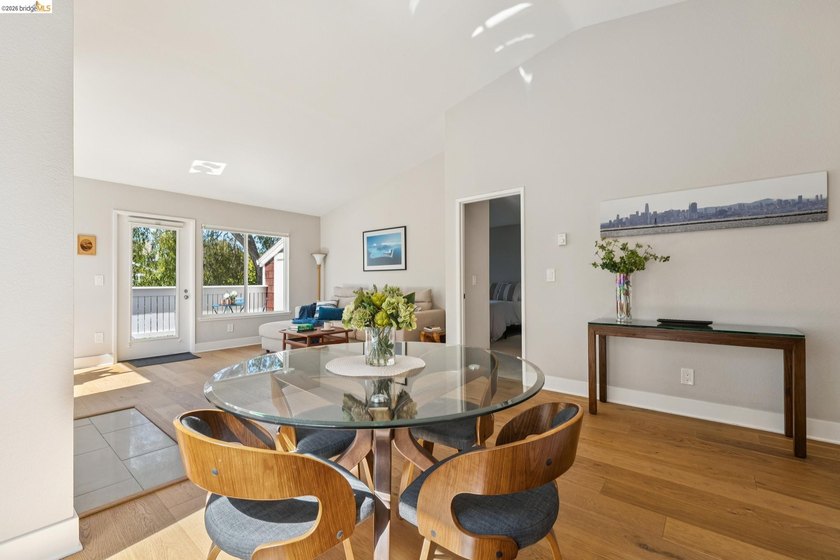 This is one of the largest 2-bedroom, 2-bath upper-level corner - photo 11