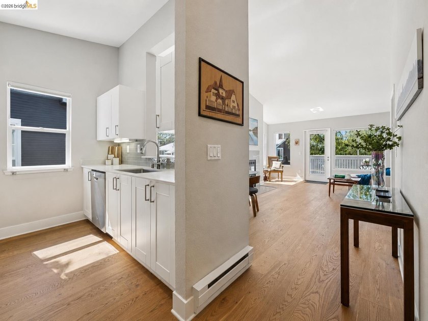 This is one of the largest 2-bedroom, 2-bath upper-level corner - photo 12
