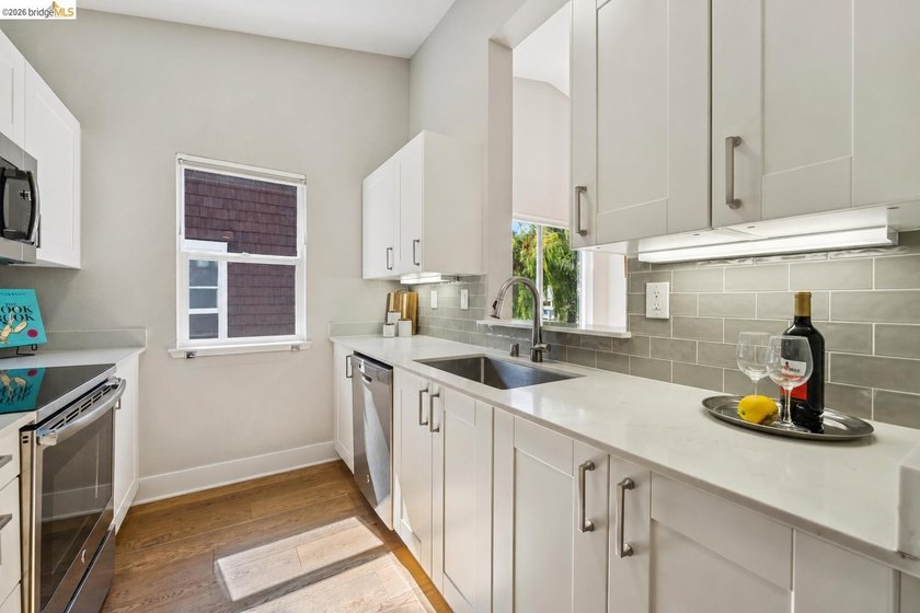 This is one of the largest 2-bedroom, 2-bath upper-level corner - photo 13