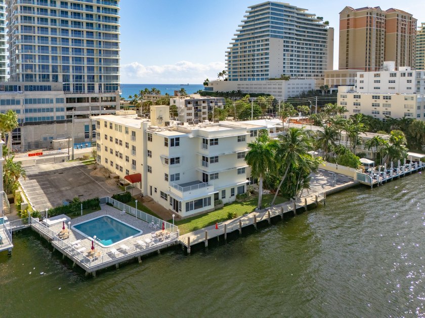 Trophy Development site with 196 of deep Intracoastal Waterway - photo 2